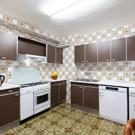 Anagabu 5 Only Families Apartment